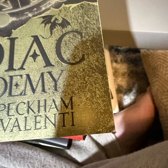 Books - Picture 9 of 11